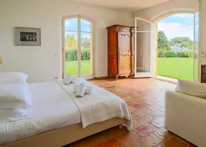 Magnifique Provencal Avec Piscine Et Vue