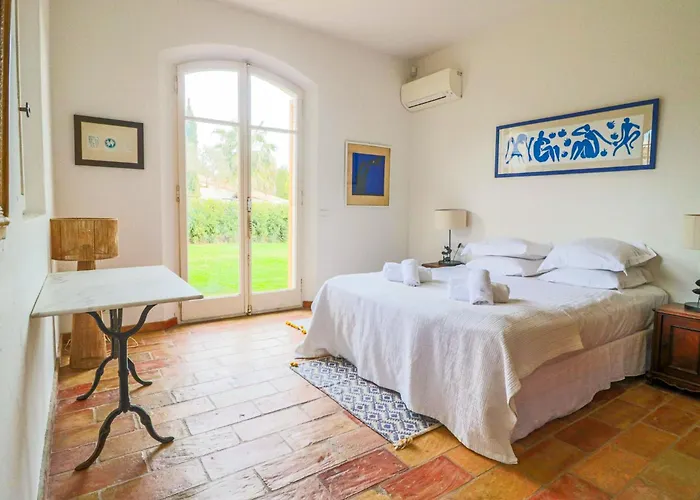 Magnifique Provencal Avec Piscine Et Vue *