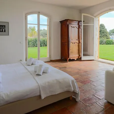 Magnifique Provencal Avec Piscine Et Vue Antibes