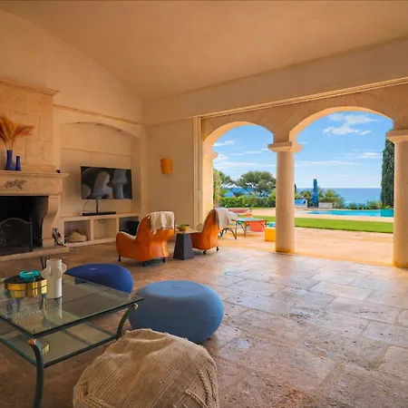 Magnifique Provencal Avec Piscine Et Vue Villa