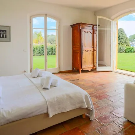 Magnifique Provencal Avec Piscine Et Vue