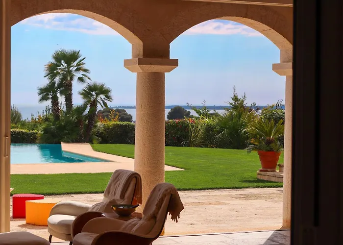 别墅 Magnifique Provencal Avec Piscine Et Vue 昂蒂布