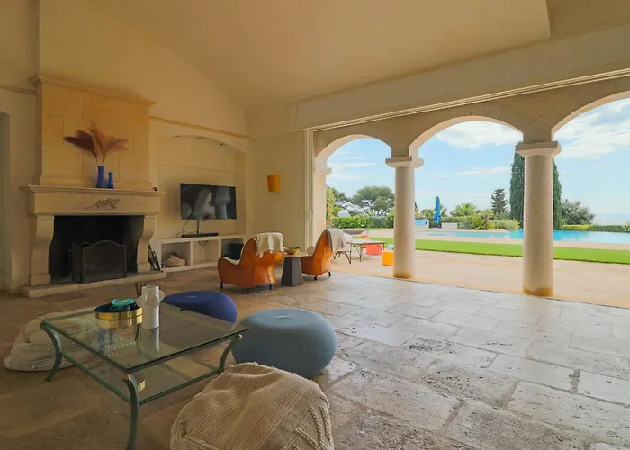 Magnifique Provencal Avec Piscine Et Vue Antibes