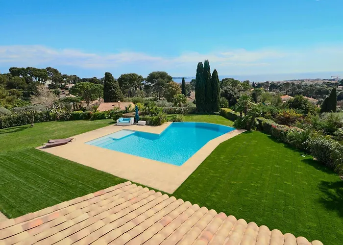 Magnifique Provencal Avec Piscine Et Vue Villa