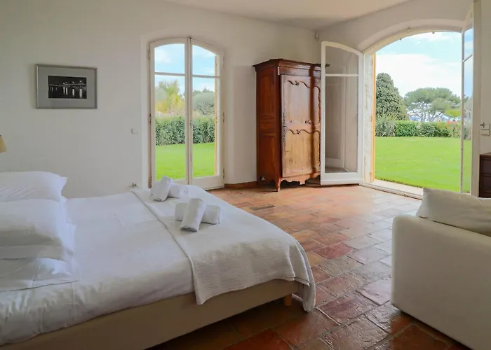 Magnifique Provencal Avec Piscine Et Vue 昂蒂布