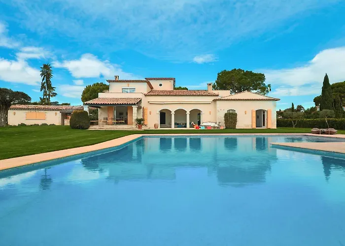 Magnifique Provencal Avec Piscine Et Vue 别墅 昂蒂布